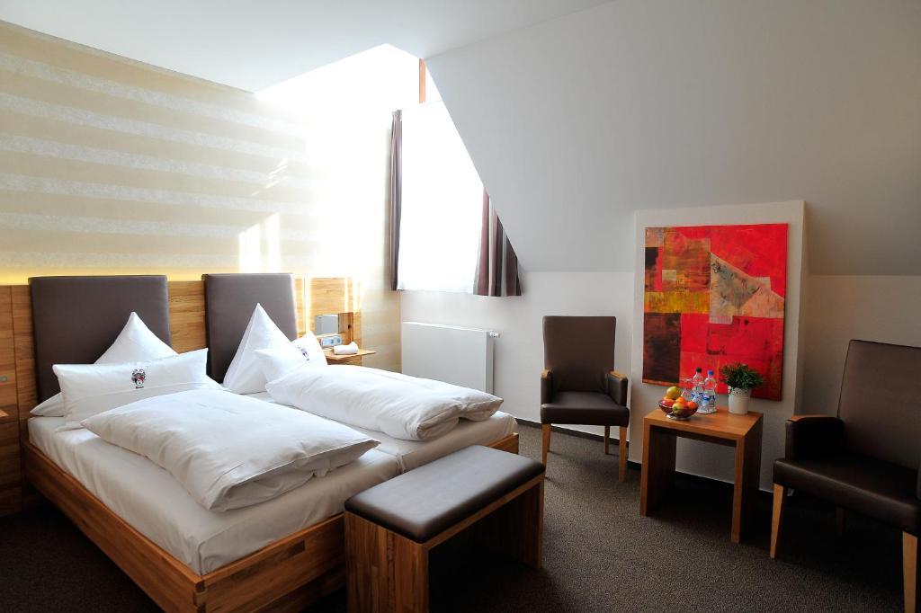 Gasthof Hotel Zum Hirsch***S Kirchen  Exterior photo
